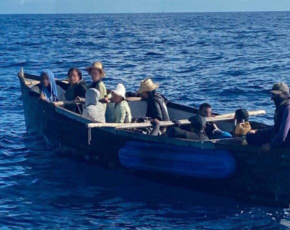 La USGC de EEUU intercepta a 15 balseros cubanos, uno había fallecido