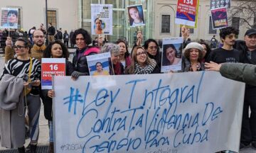 exiliados Cubanos protestan en diferentes ciudades del mundo por la libertad de los presos políticos y en contra de la violencia contra la mujer