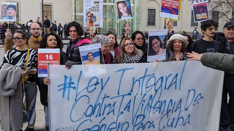 exiliados Cubanos protestan en diferentes ciudades del mundo por la libertad de los presos políticos y en contra de la violencia contra la mujer