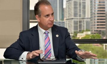 Díaz-Balart pide el gobierno de EEUU que investigue a los peloteros que entraron en Miami