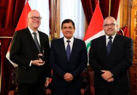 Representantes de la ARC se reúnen con congresistas del Perú
