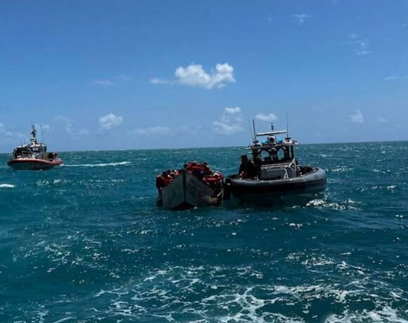 Guardia Costera de EEUU deporta a 38 migrantes cubanos que pretendían llegar a suelo estadounidense