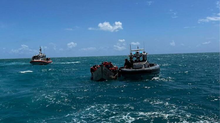 Guardia Costera de EEUU deporta a 38 migrantes cubanos que pretendían llegar a suelo estadounidense