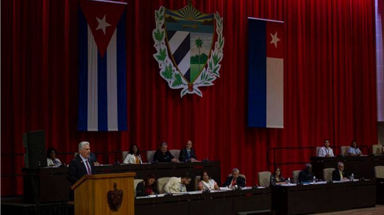 Miguel Díaz-Canel continua en el poder