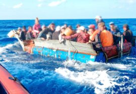 82 balseros cubanos son devueltos a la isla