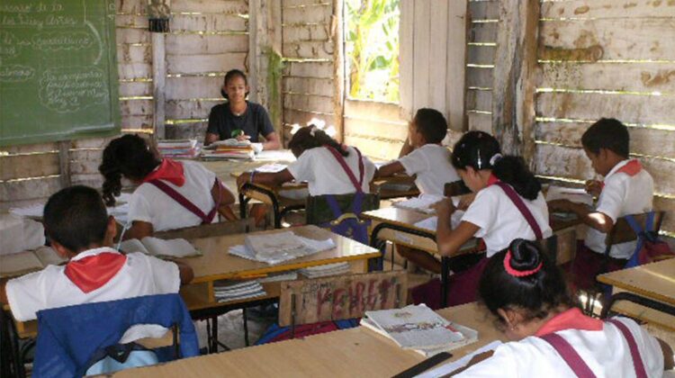 déficit de maestros en Cuba