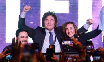 Javier Milei gana aplastantemente las elecciones primarias en Argentina