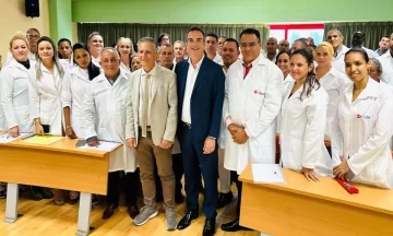 Otro contingente de médicos cubanos llegan a Italia, mientras en Cuba faltan