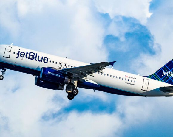 Aerolíneas de EEUU suspenden viajes a Cuba por falta de pasajeros