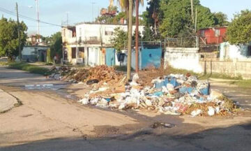 las calles de cuba se encuentran inundadas en basura sin que el gobierno ponga una solución