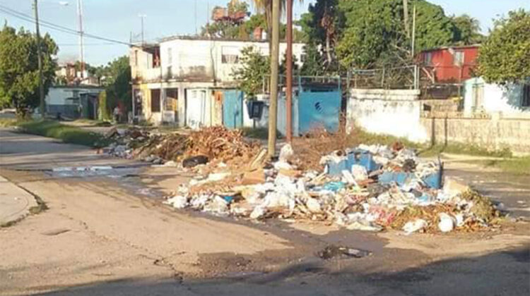 las calles de cuba se encuentran inundadas en basura sin que el gobierno ponga una solución