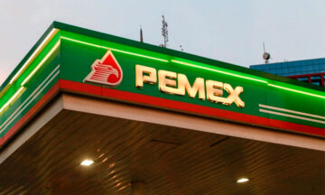 Banco norteamericano sanciona a Pemex por regalar petróleo a Cuba
