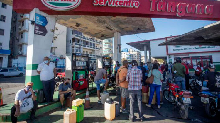 Régimen de Cuba habla de un aumento en los precios de la gasolina