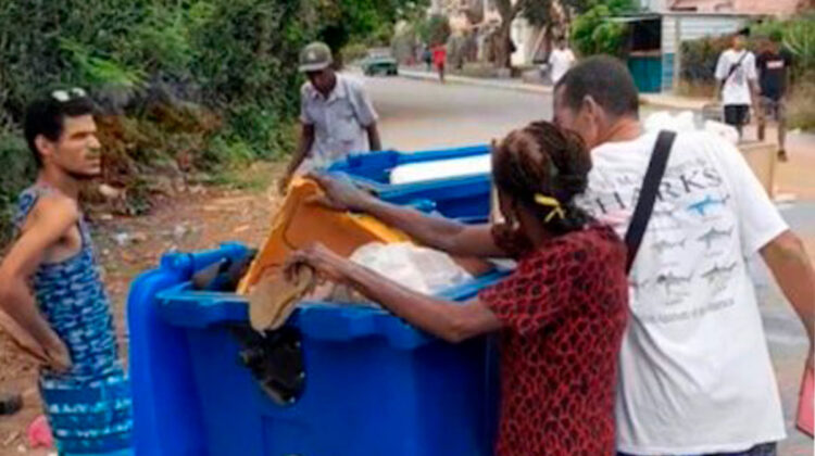 Muchos cubanos se han visto obligados a buscar comida entre la basura