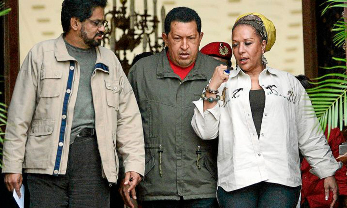 Piedad Córdoba con Hugo Chávez y Raúl Reyes 