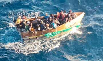 Balseros cubanos son rescatados por crucero de Carnival