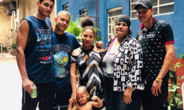 Preso político Luis Robles se encuentra de pase en su casa con su familia