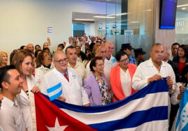 Médicos cubanos llegan a Honduras bajo duras criticas de gremios hondureños