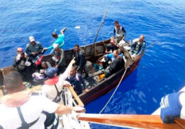 27 balseros cubanos fueron rescatado por crucero de Carnival