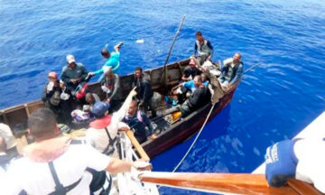 27 balseros cubanos fueron rescatado por crucero de Carnival