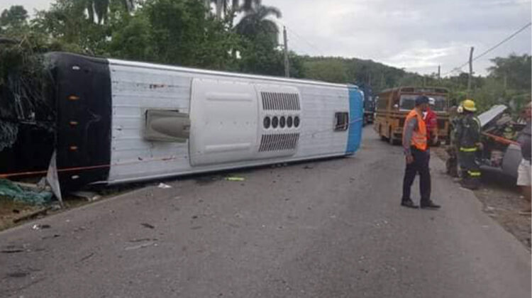 Accidente en Villa Clara deja un muerto y 26 heridos