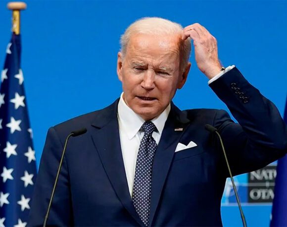 Demócratas divididos en si Biden debe continuar o retirarse de la carrera