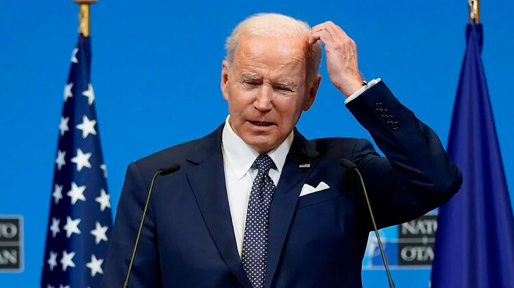 Demócratas divididos en si Biden debe continuar o retirarse de la carrera