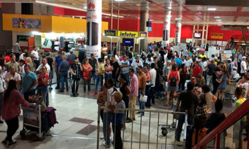 alrrededor de 50 cubanos se encuentran varados en el aeropuerto en Perú luego de perder la conexión con Nicaragua