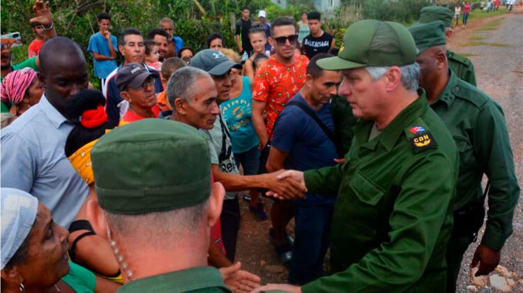 cubano encara al dictador Miguel Díaz-Canel por abandonar a 29 niños