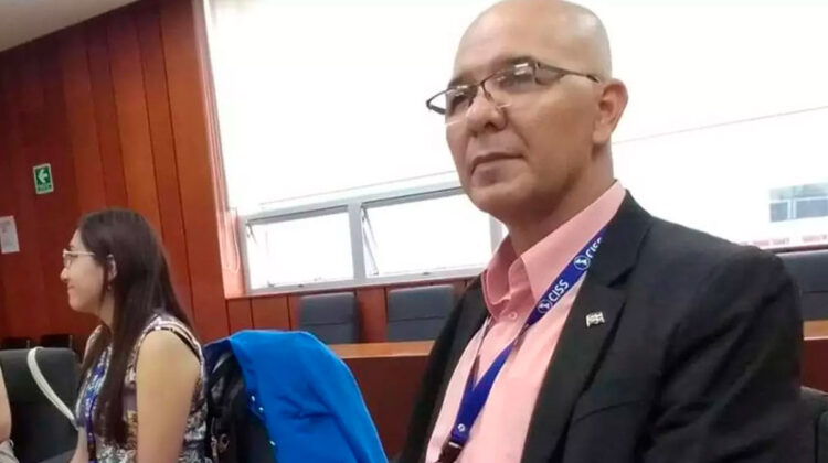 Viceministro cubano escapa del socialismo que tanto defendió