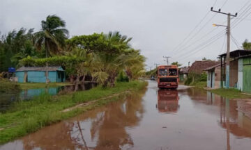 Régimen de Cuba abandona a los cubanos residentes en Playa Guanímar tras el paso del huracán Rafael