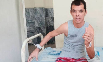 Joven cubano con problemas psiquiátricos en Cuba esposado a una cama de un hospital