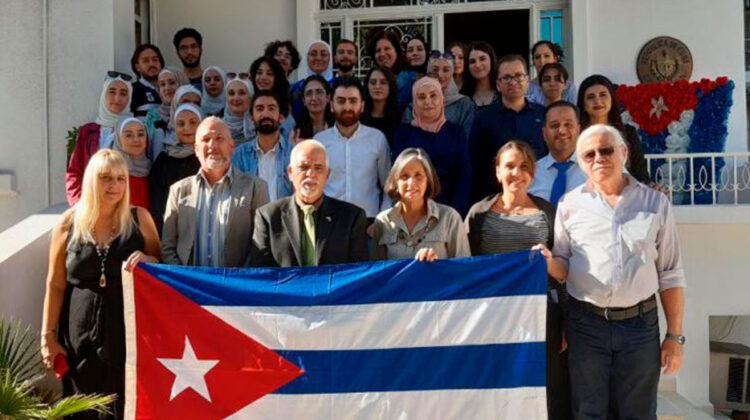 Diplomaticos de Cuba huyen de Siria y dejan abandonados a los cubanos residentes