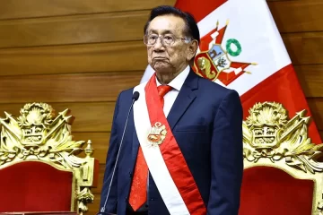 Balcázar asume presidencia en Perú