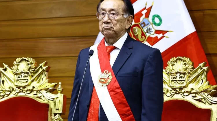 Balcázar asume presidencia en Perú